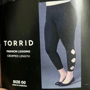 Torrid Diamond Cutout Black Cropped Legging‎ 00
